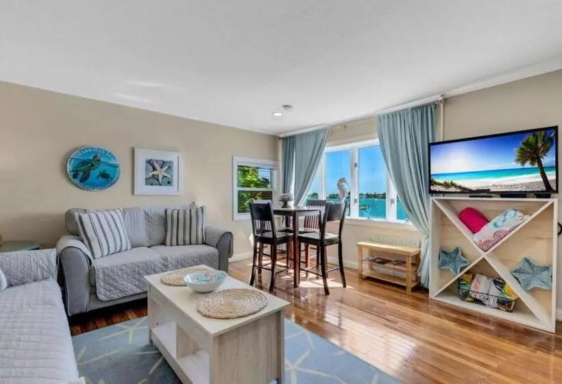 استراحتگاه Water View & Heated Pool   Steps To Sand, Bayview Beauty B 5