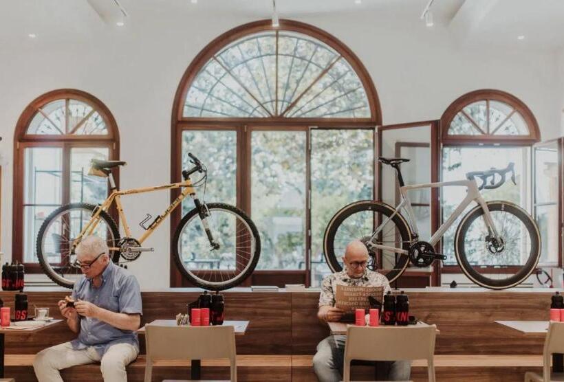 住宿加早餐  Bassano Club House