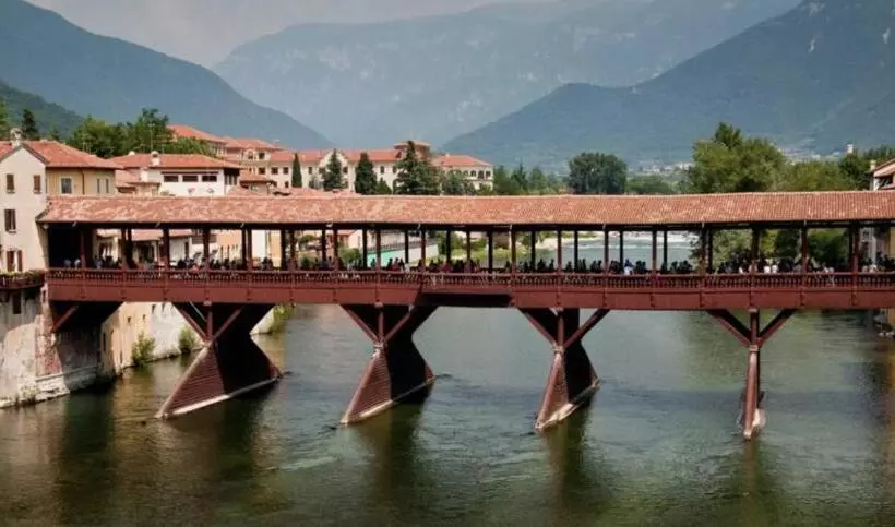 Aamiaismajoitus (B&B) Bassano Club House