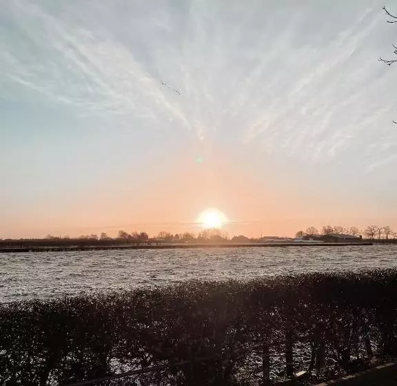 ベッドアンドブレックファースト Betuwsch Badhuys