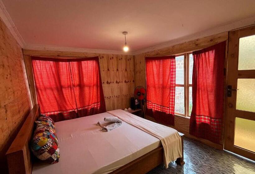 تختخواب و صبحانه Patience Airport Cottages