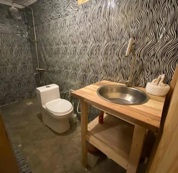 تختخواب و صبحانه Patience Airport Cottages