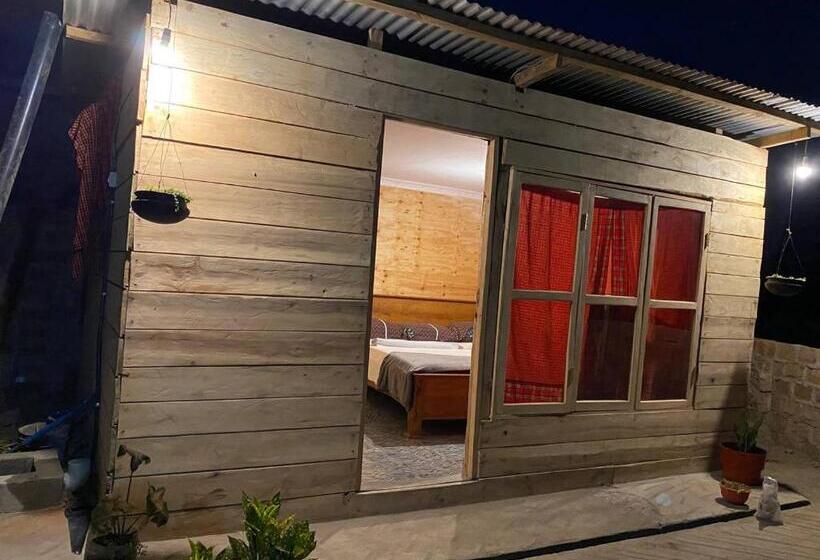 تختخواب و صبحانه Patience Airport Cottages