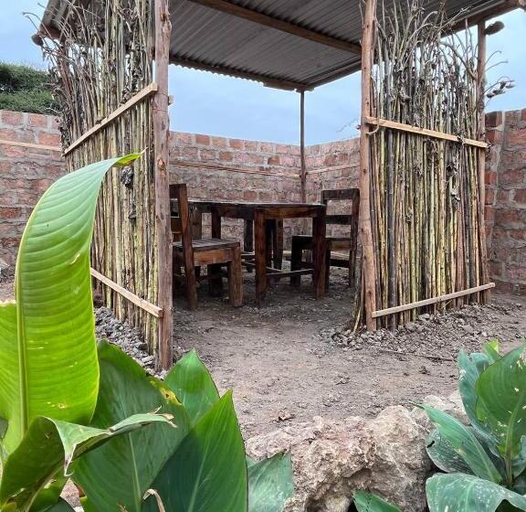 تختخواب و صبحانه Patience Airport Cottages