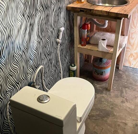 تختخواب و صبحانه Patience Airport Cottages