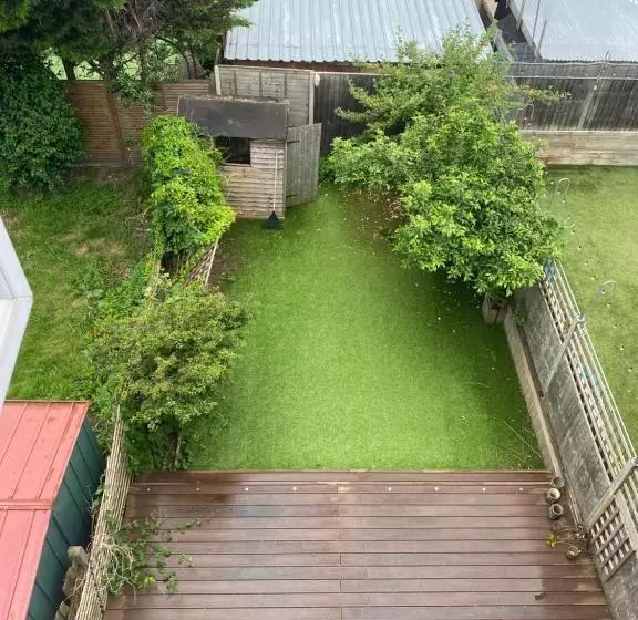 تختخواب و صبحانه Room In Lambeth