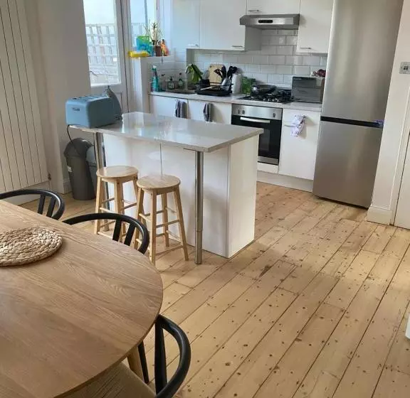 تختخواب و صبحانه Room In Lambeth