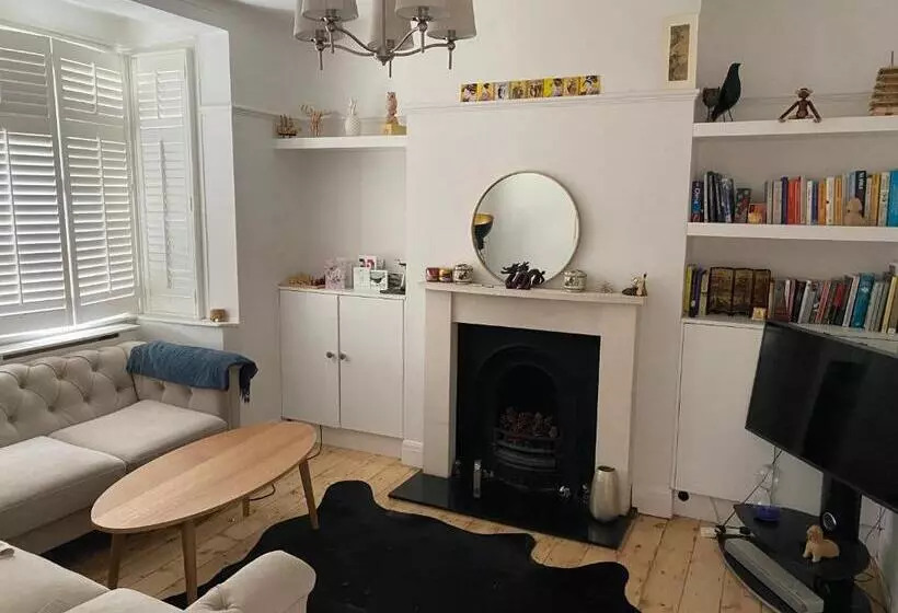 تختخواب و صبحانه Room In Lambeth
