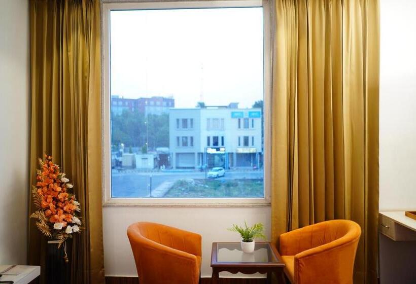 Отель Mayflower