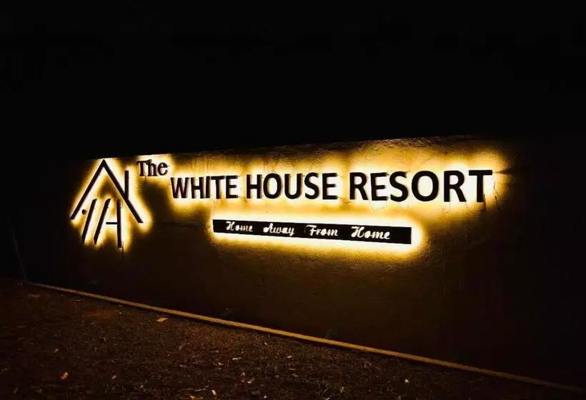 ホテル The White House Resort