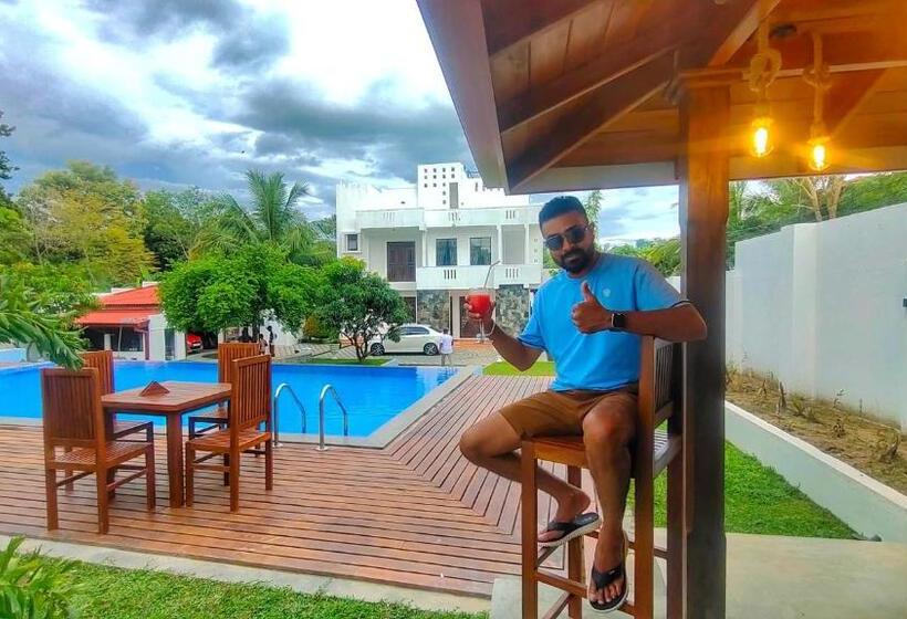 فندق The White House Resort