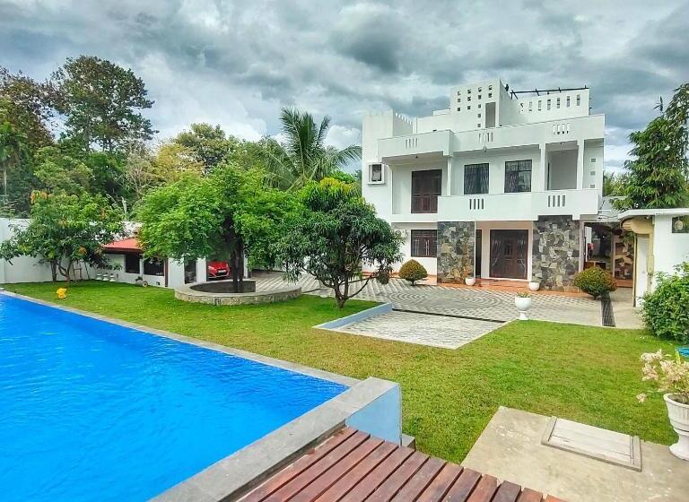 فندق The White House Resort