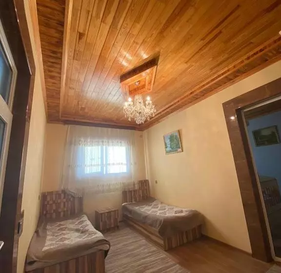 Majatalo Baku Eagle House