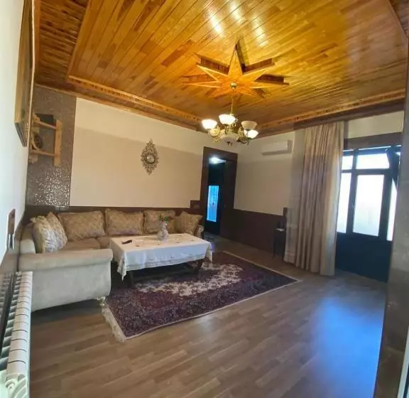 Majatalo Baku Eagle House