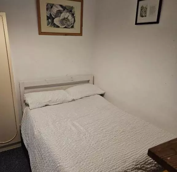 Majatalo Canterbury Central Guest House