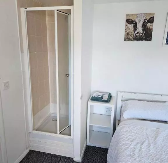 Majatalo Canterbury Central Guest House