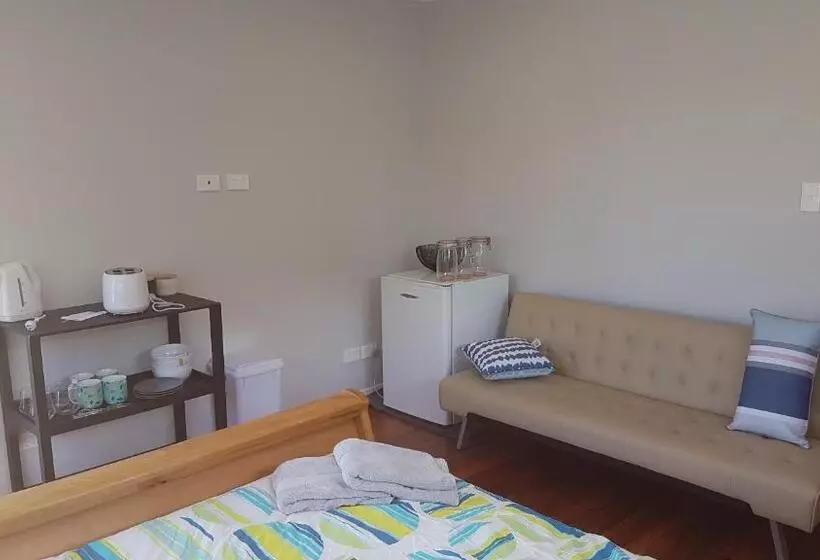 Majatalo Island Time