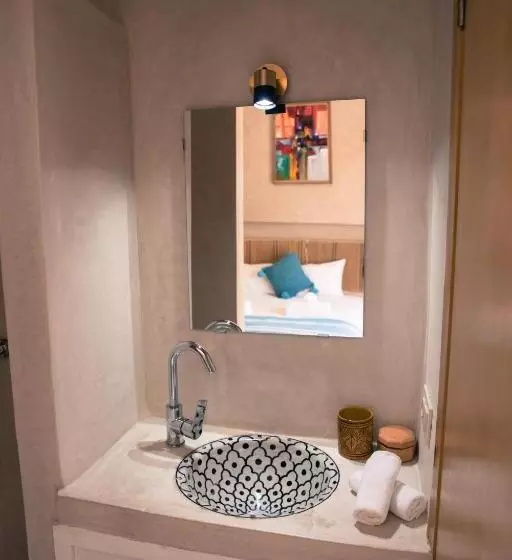 پانسیون The Ocean Surf Villa