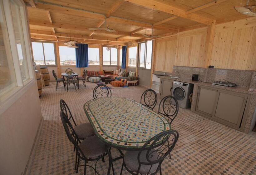 بنسيون The Ocean Surf Villa