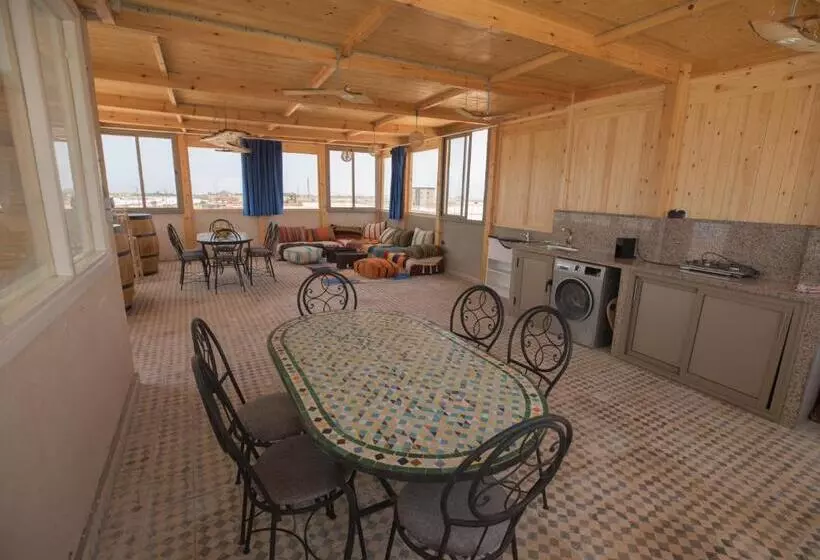 پانسیون The Ocean Surf Villa