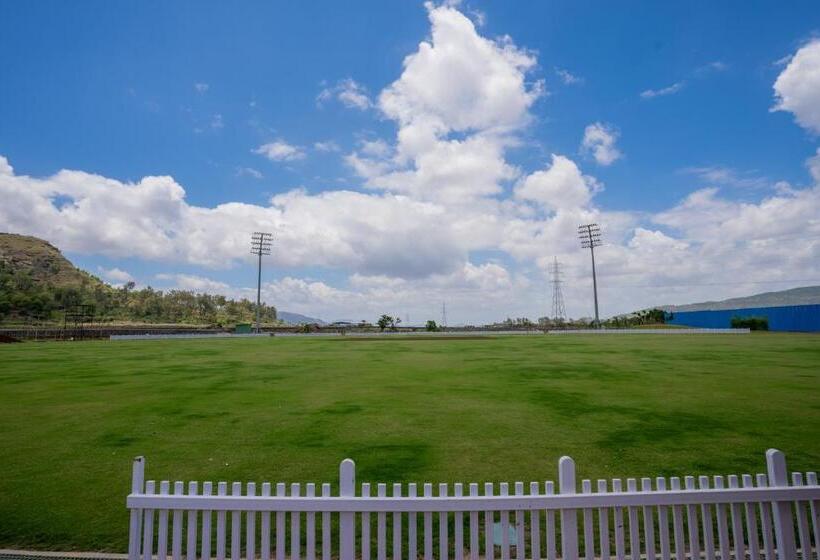 Stay Leisurely Pavillion By The Hills, Lonavala Stadium View Rooms