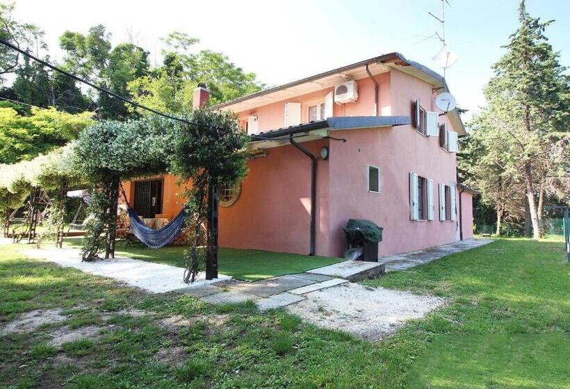 ベッドアンドブレックファースト Villachiara Gradara