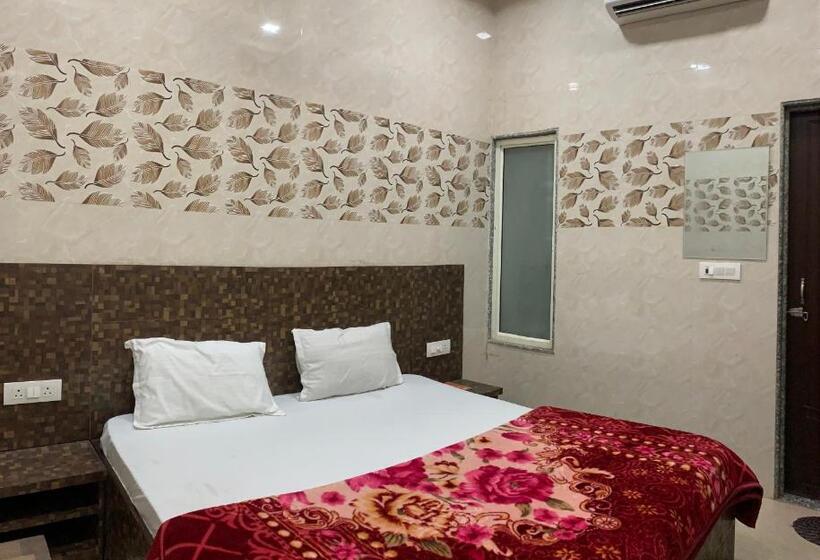 فندق Maa Gayatri Sadan