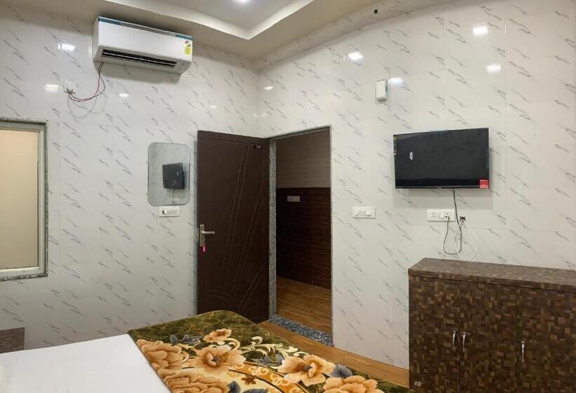 فندق Maa Gayatri Sadan