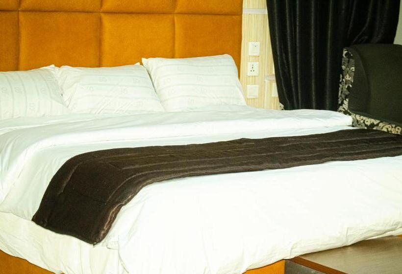 בית מלון כפרי Peniel Suites Ogidi