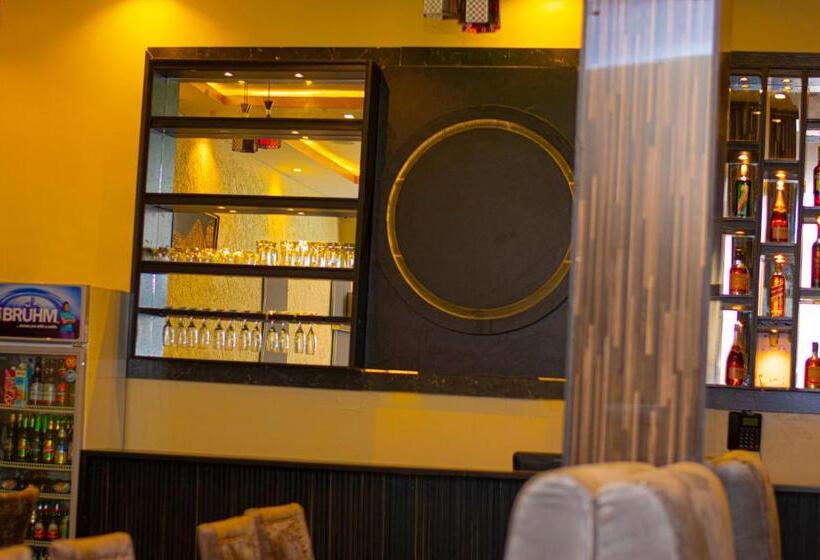 בית מלון כפרי Peniel Suites Ogidi