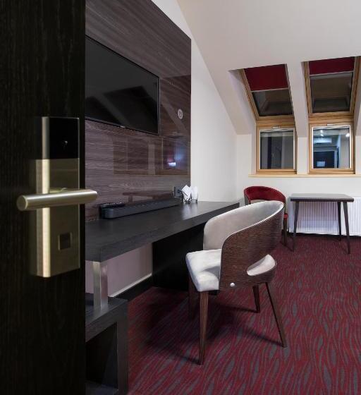 בית מלון כפרי The Fifth Floor By Old Town