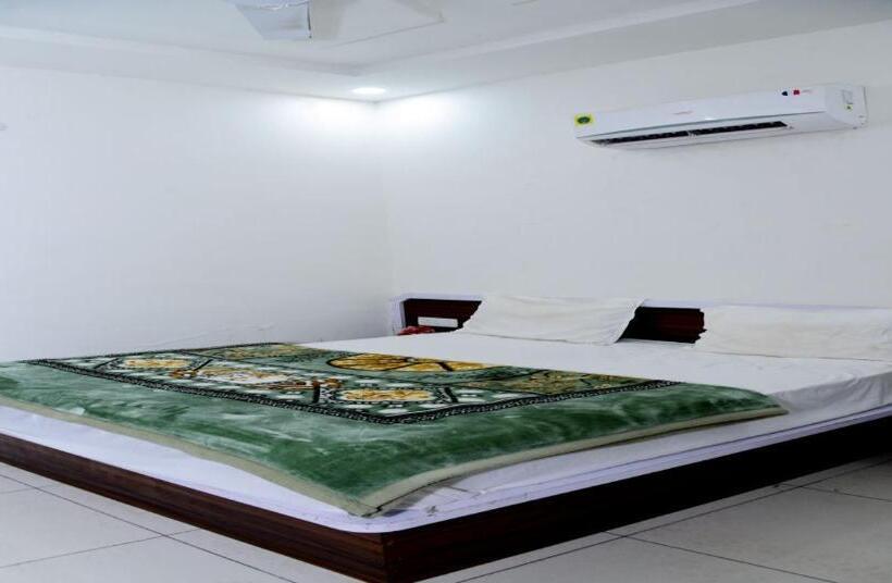 בית מלון כפרי The Royal