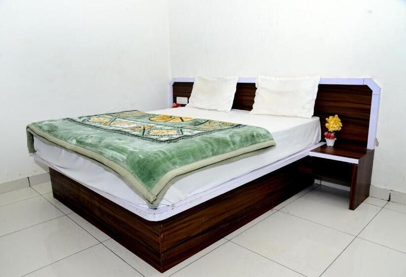 בית מלון כפרי The Royal