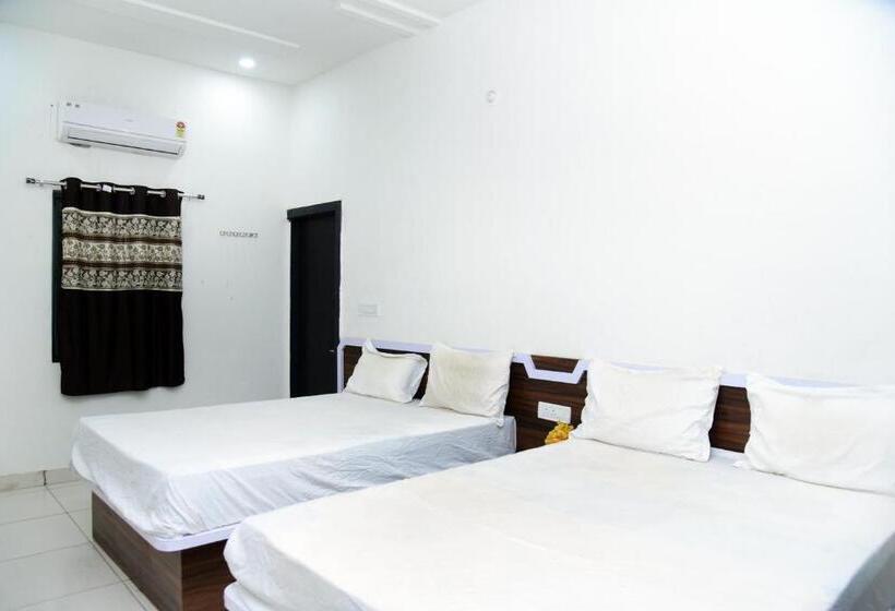 בית מלון כפרי The Royal