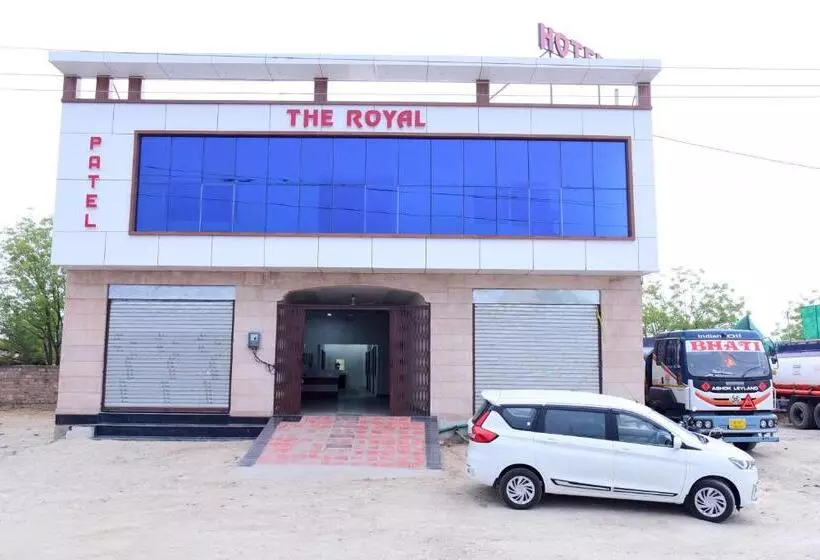 ホテル The Royal