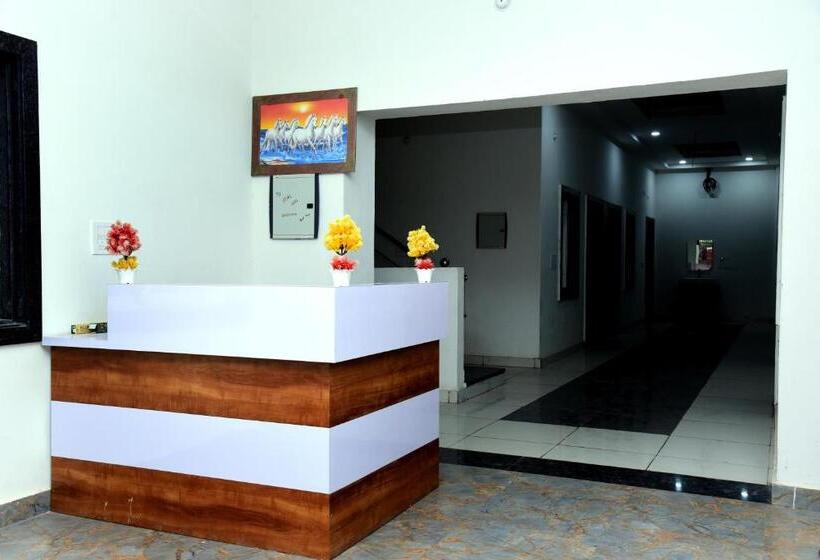 בית מלון כפרי The Royal