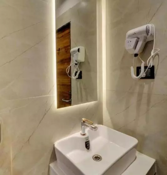 Hotelli Vrindavan Central   Only Families