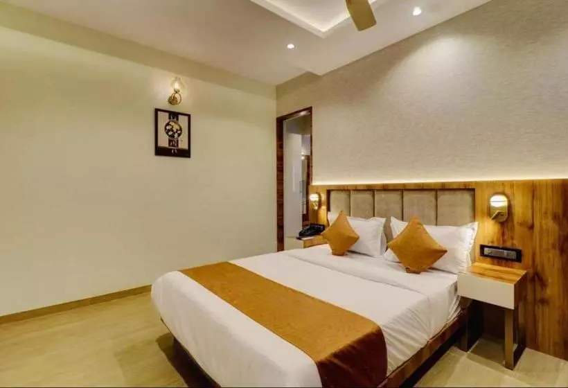 Hotelli Vrindavan Central   Only Families