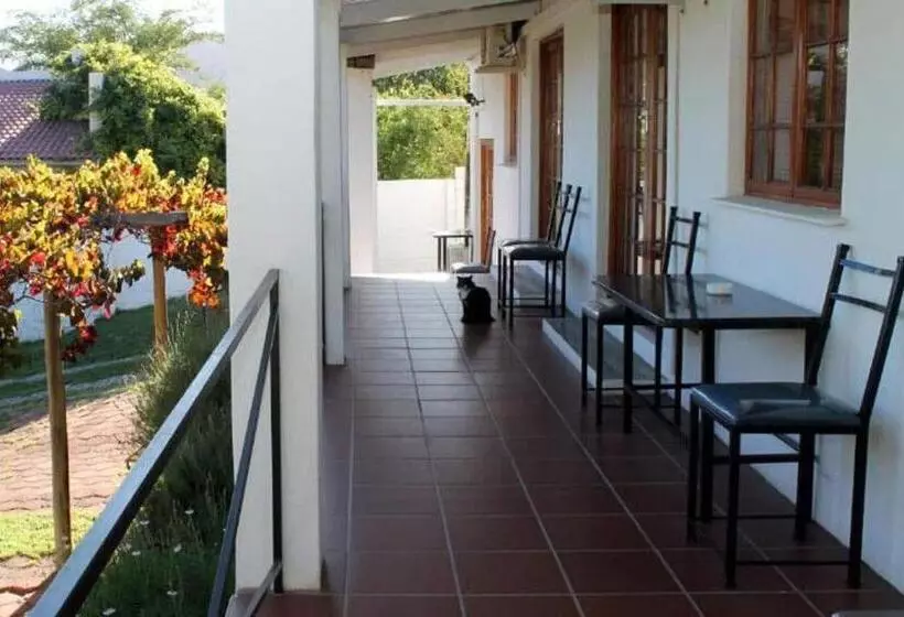 ペンション Desert Rose Guesthouse