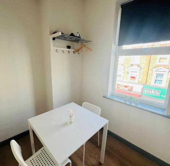 پانسیون Kilburn Guest Rooms 167