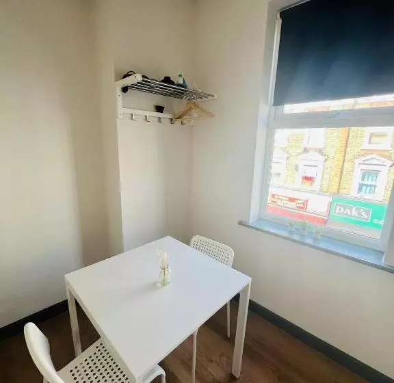 پانسیون Kilburn Guest Rooms 167