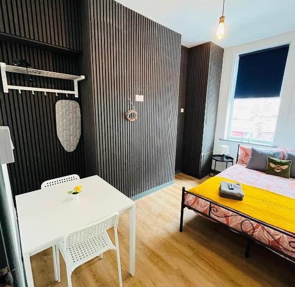 پانسیون Kilburn Guest Rooms 167