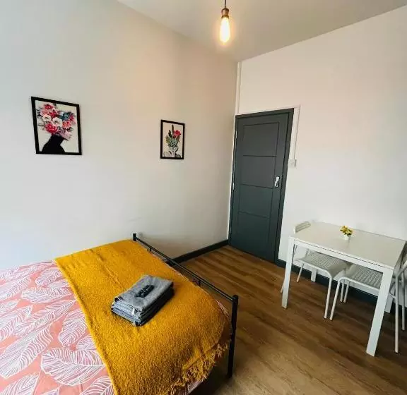 پانسیون Kilburn Guest Rooms 167