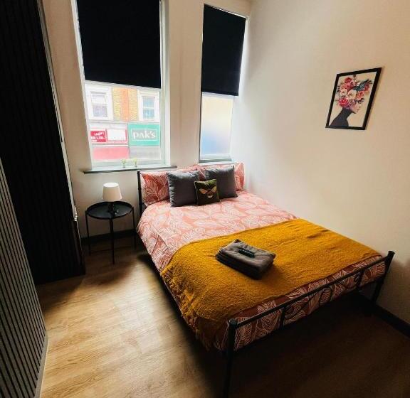 پانسیون Kilburn Guest Rooms 167