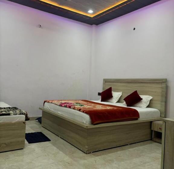 Pensió Kunj Bihari Dham Vrindavan Burja