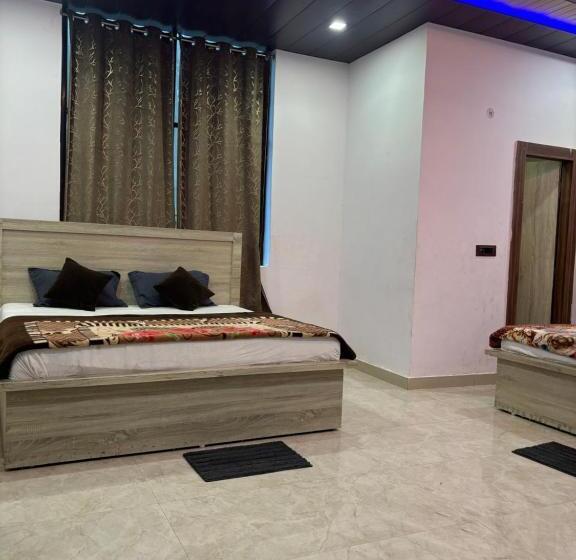 Pensió Kunj Bihari Dham Vrindavan Burja