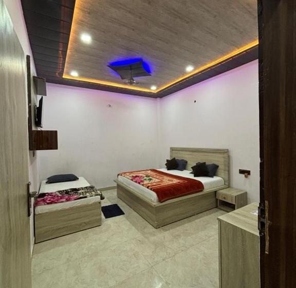 Pensió Kunj Bihari Dham Vrindavan Burja