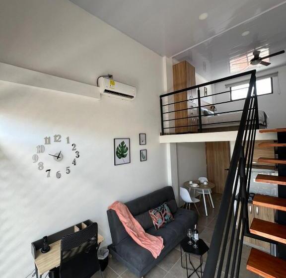 Central Suites By H&r