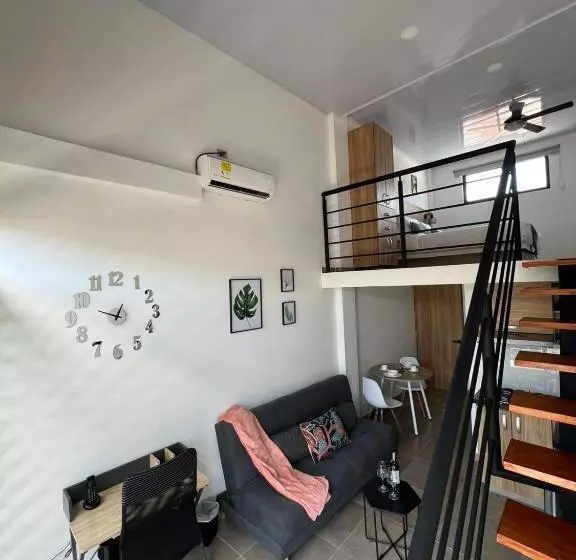 Central Suites By H&r