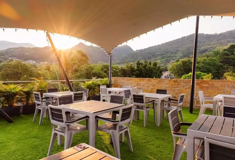 Central Suites By H&r